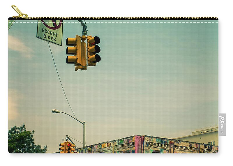 Tranquility Zip Pouch featuring the photograph Williamsburg by Lise Ulrich Fine Art Photography
