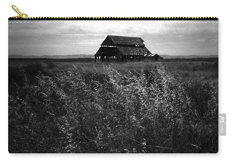 Landscape Zip Pouch featuring the photograph Barn in America #1 by WonderlustPictures By Tommaso Boddi