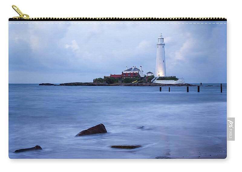 Whitley Zip Pouch featuring the photograph Saint Mary's Lighthouse at Whitley Bay #21 by Ian Middleton