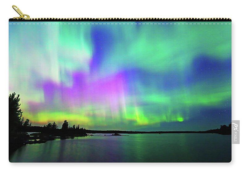 Northern Lights Zip Pouch featuring the photograph Northern Lights over Boulder Lake #3 by Shixing Wen