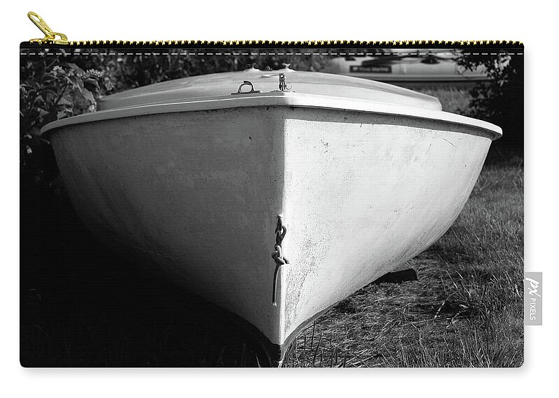 Rhode Island Zip Pouch featuring the photograph A boat by Jim Feldman