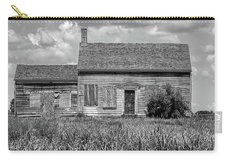 Farm House Carry-all Pouch featuring the photograph Abandon Farm Home of New Jersey by David Letts