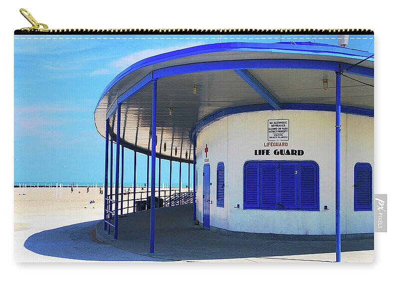 Architecture Zip Pouch featuring the photograph Castaways North Avenue Beach House by Patrick Malon