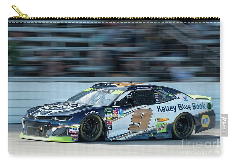Chase Elliott Zip Pouch featuring the photograph Chase Elliott #9 by Paul Quinn