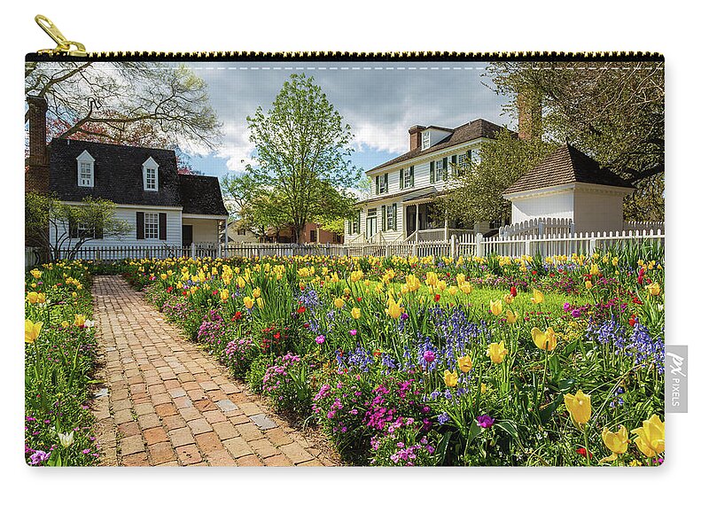Colonial Williamsburg Zip Pouch featuring the photograph Colonial Spring Garden by Lara Morrison