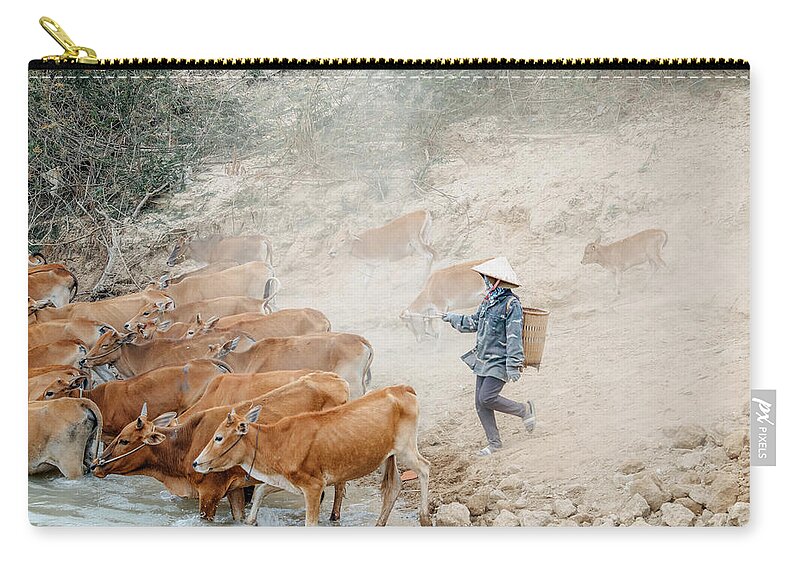 Awesome Zip Pouch featuring the photograph Come Back Center Highland by Khanh Bui Phu