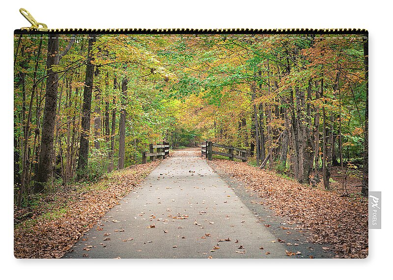 Connecticut Zip Pouch featuring the photograph Connecticut Foliage_7828 by Rocco Leone