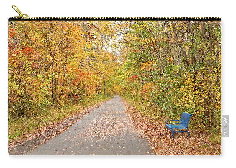 Connecticut Zip Pouch featuring the photograph Connecticut Foliage_8057 by Rocco Leone
