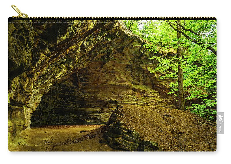 Council Overhang Zip Pouch featuring the photograph Council Overhang Starved Rock State Park by Todd Bannor