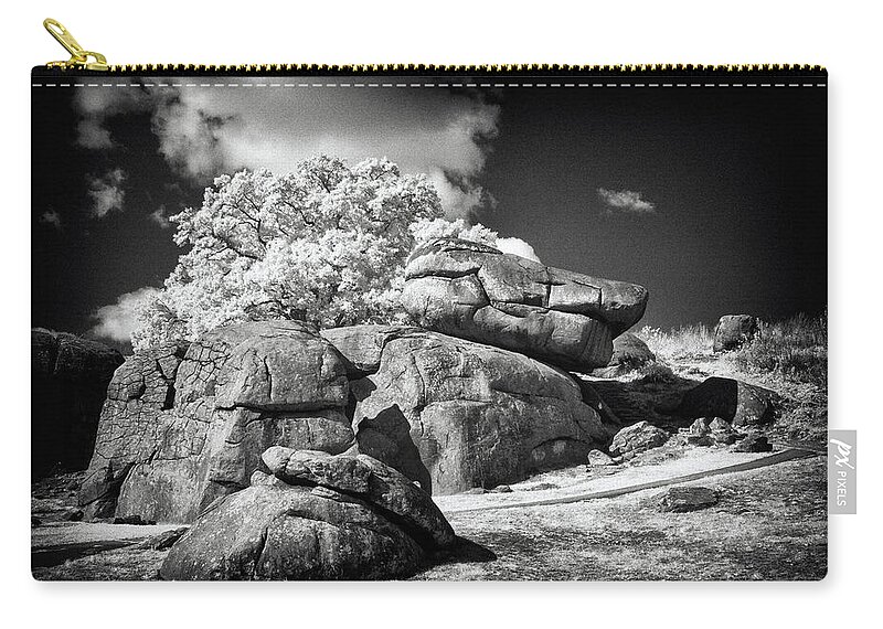 Dir-cw-0032-b Zip Pouch featuring the photograph Devils Den - Gettysburg by Paul W Faust - Impressions of Light