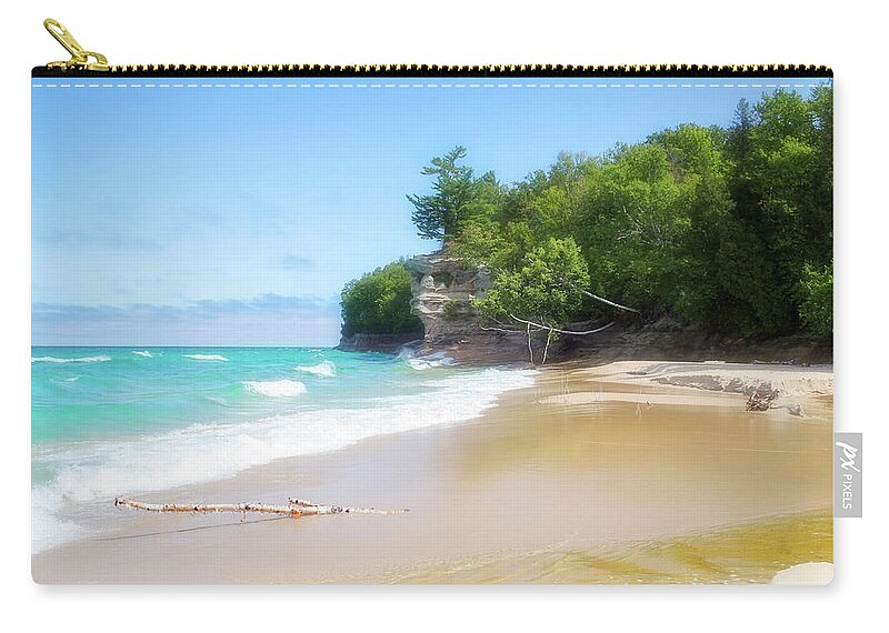 Day Zip Pouch featuring the photograph Chapel Beach on Lake Superior by Robert Carter