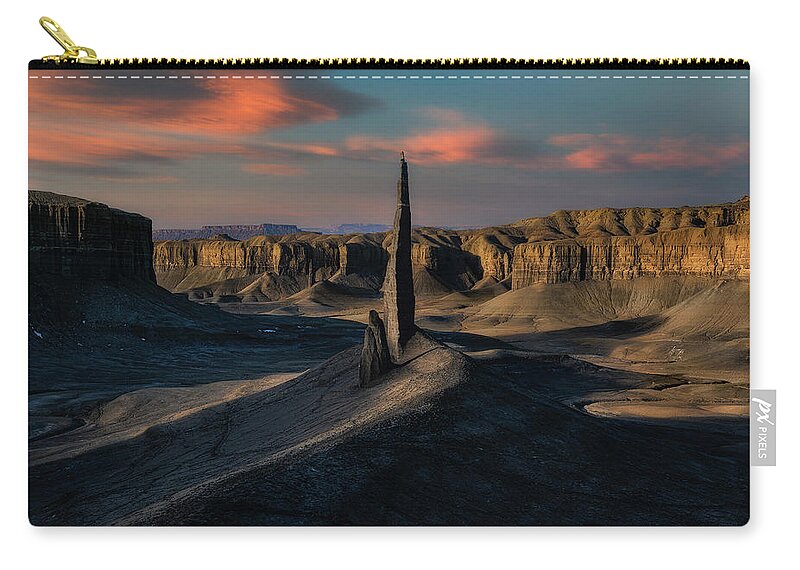 Badlands Zip Pouch featuring the photograph Elevatum Hastam by Michael Ash