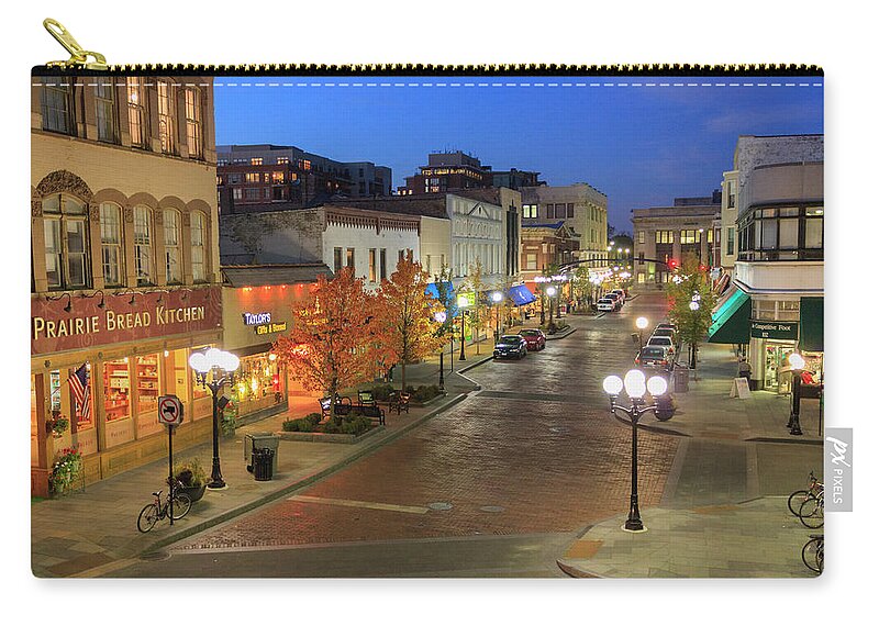 Chicago Zip Pouch featuring the photograph Evening on Marion Street by Todd Bannor