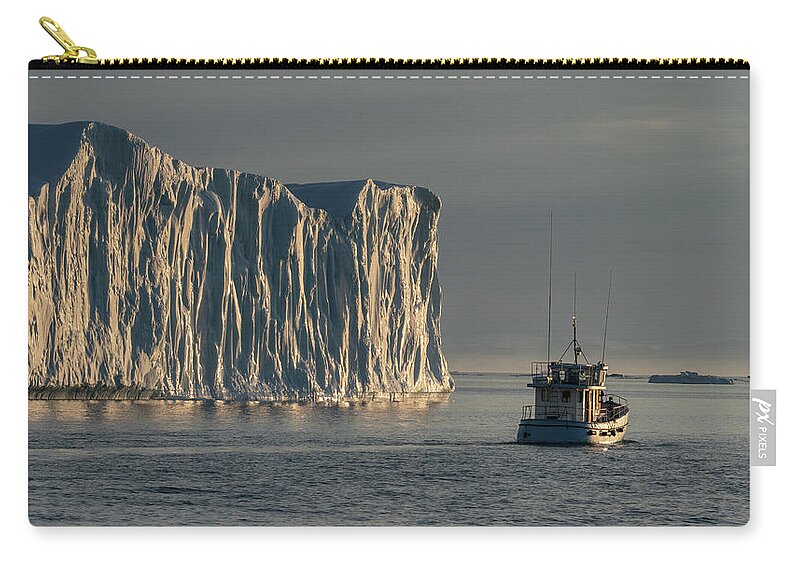 Disco Bay Zip Pouch featuring the photograph Fishing boat in Disco bay by Anges Van der Logt