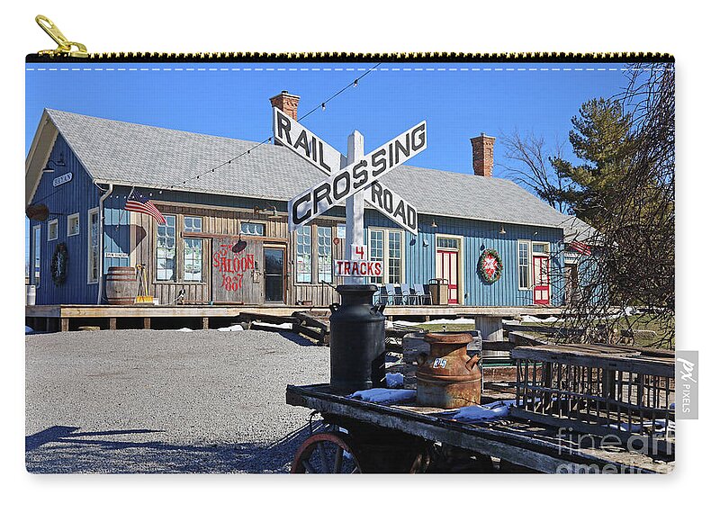 Bryan Ohio Zip Pouch featuring the photograph Former Bryan Ohio Train Depot 9885 by Jack Schultz