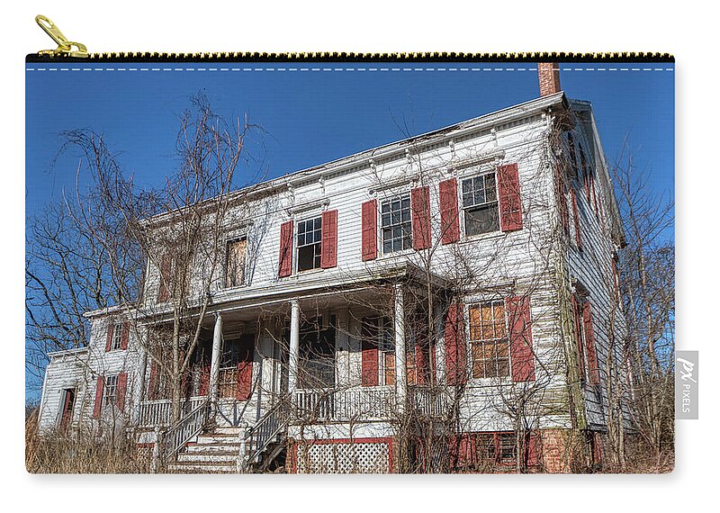 Voorhees Carry-all Pouch featuring the photograph Haunted Farm Mansion by David Letts