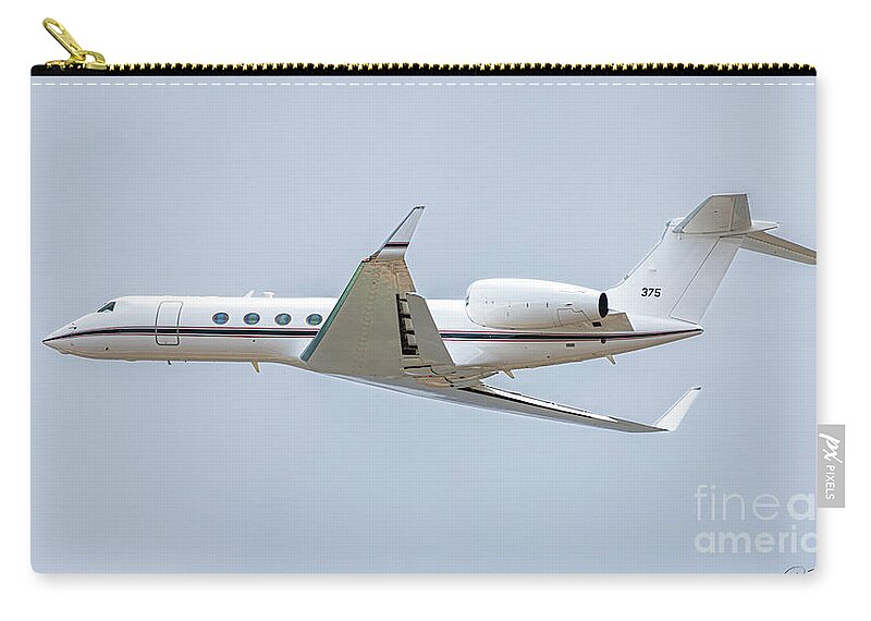 Aircraft Zip Pouch featuring the photograph In Flight US Navy Gulfstream V C37A VV375 departing from Honolulu Hawaii by Phillip Espinasse