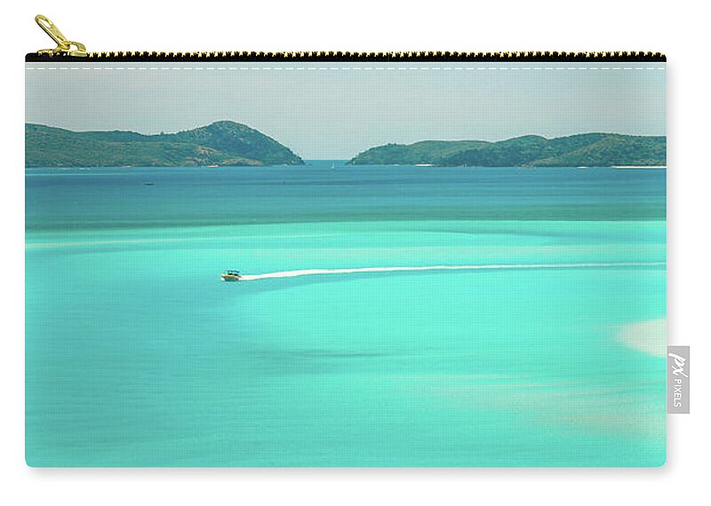 Whitsunday Islands Zip Pouch featuring the photograph Laxy Dayzey by Az Jackson