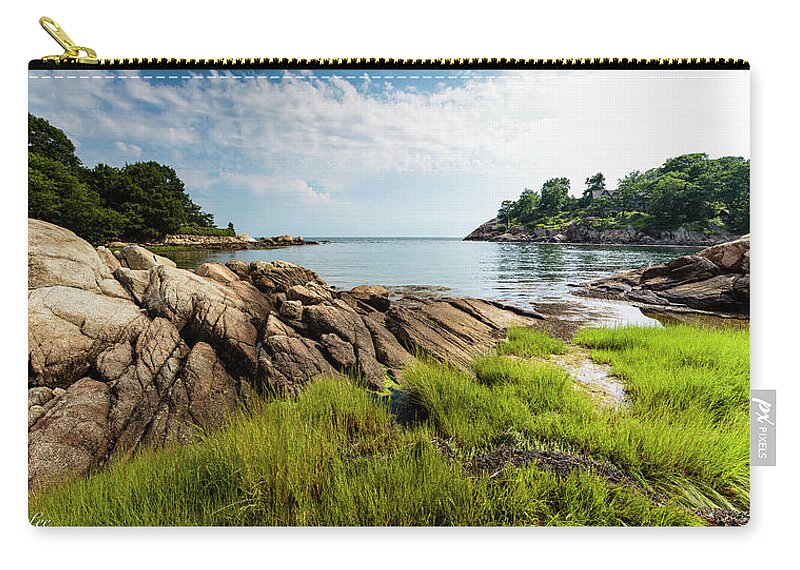 Manchester-by-the-sea Zip Pouch featuring the photograph Lobster Cove by David Lee