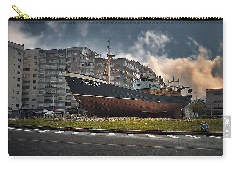 Vigo Zip Pouch featuring the photograph Low tide on the roundabout by Micah Offman