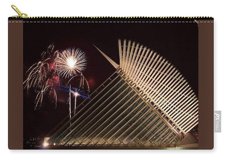 Landscape Zip Pouch featuring the photograph Milwaukee Art Museum by Michael Stothard