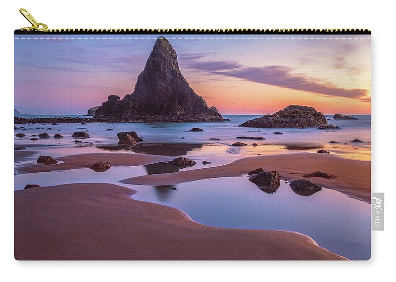 Oregon Zip Pouch featuring the photograph Port Orford Tide Pools by Darren White