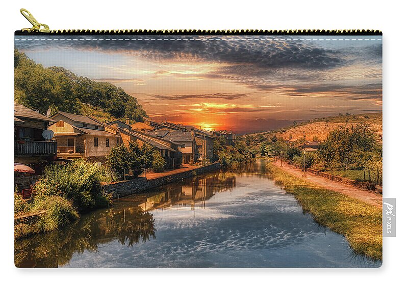 Sunset Zip Pouch featuring the photograph Rio de Onor by Micah Offman