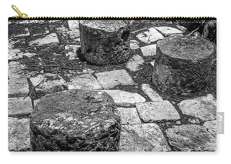 Maya Carry-all Pouch featuring the photograph Ruins in Chichenitza Mexico by Frank Mari