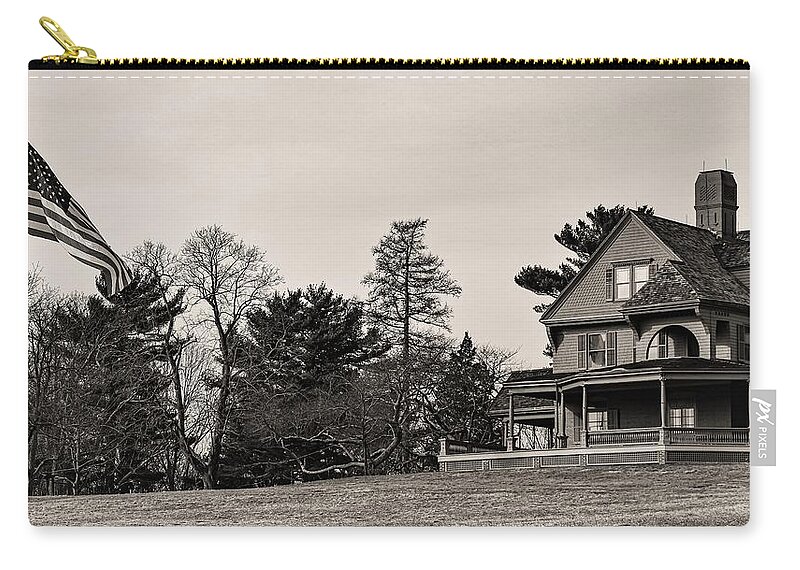 Sagamore Hill Teddy Roosevelt Flag House Porch Zip Pouch featuring the photograph Sagamore Hill1 by John Linnemeyer