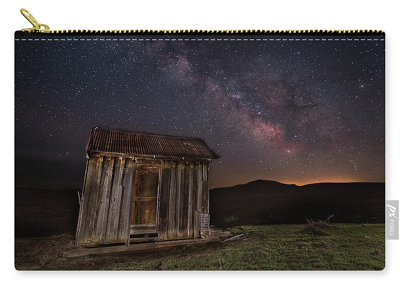 Lassen Zip Pouch featuring the photograph Shack Under the Stars by Mike Lee