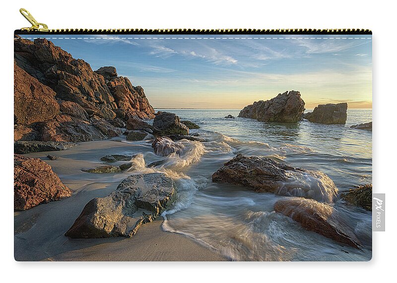 Marginal Way Zip Pouch featuring the photograph Summer Day at Marginal Way by Kristen Wilkinson