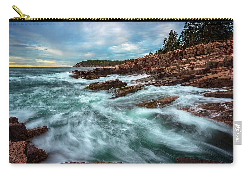 Maine Zip Pouch featuring the photograph Thunder Hole Waves by Gary Johnson