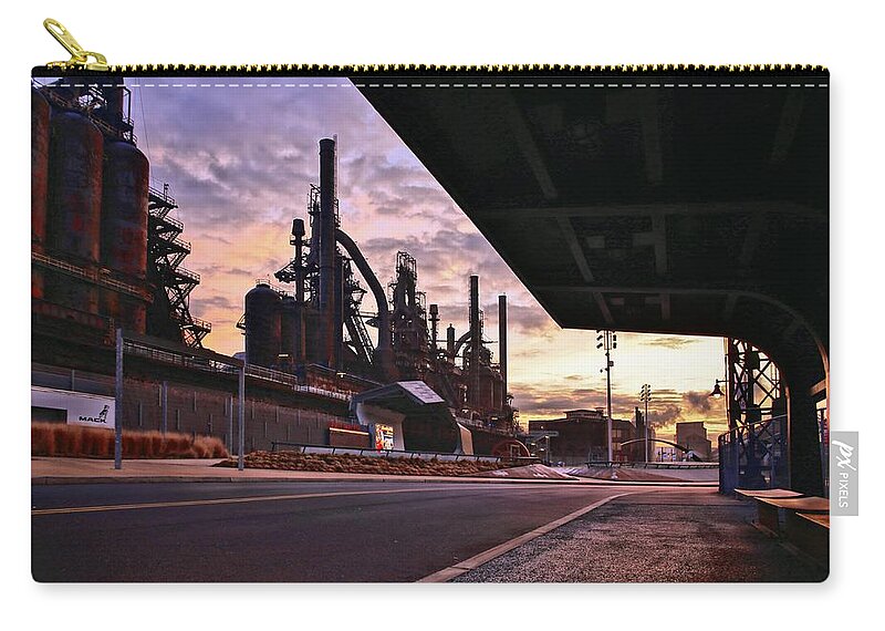 Bethlehem Zip Pouch featuring the photograph Waitin' On The Bus by DJ Florek
