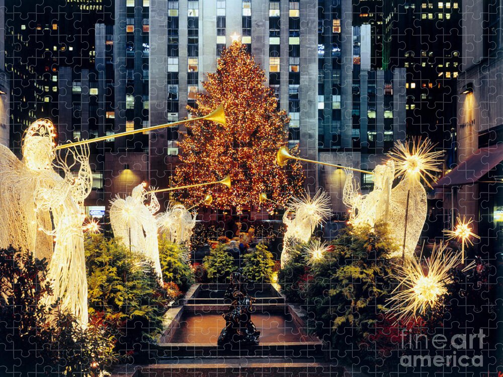 Rockefeller Center Jigsaw Puzzle featuring the photograph Christmas Tree At Rockefeller Center by Rafael Macia