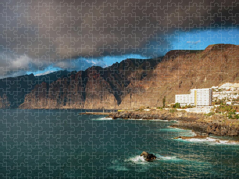 Los Gigantes Jigsaw Puzzle featuring the photograph Los Gigantes by Gavin Lewis