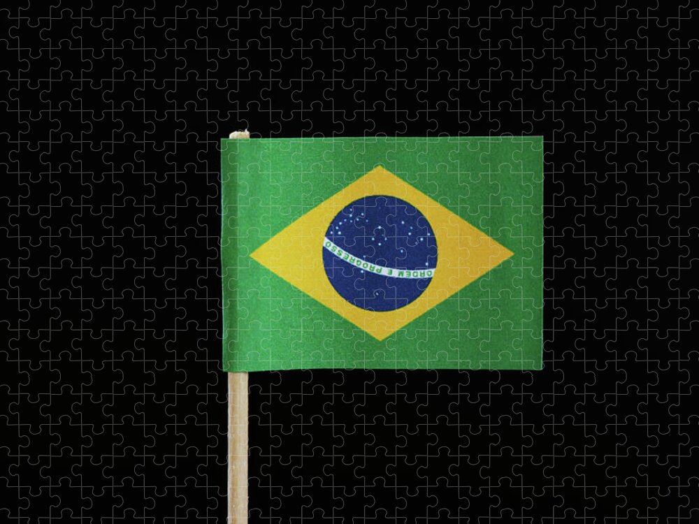 Cờ Brazil là một trong những biểu tượng quốc gia đặc trưng nhất thế giới, với các sắc màu tươi sáng nó mang sức sống, năng lượng và tinh thần yêu nước. Hãy xem ảnh liên quan để thêm cảm hứng và tình yêu cho Brazil.
