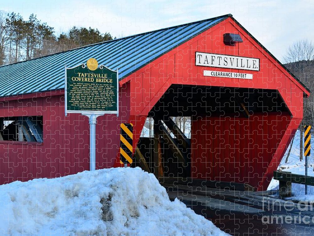 Taftsville Covered Bridge Jigsaw Puzzle featuring the photograph Entrance to the Bridge by Steve Brown
