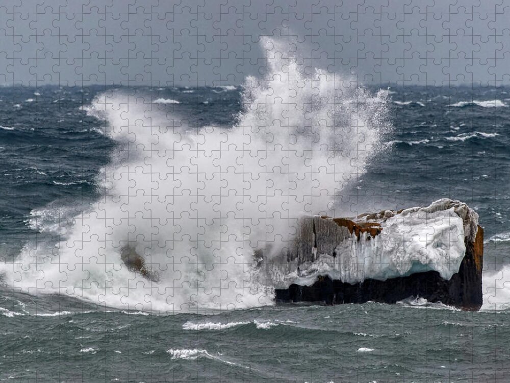Ake Jigsaw Puzzle featuring the photograph Wave on a boulder by Paul Freidlund