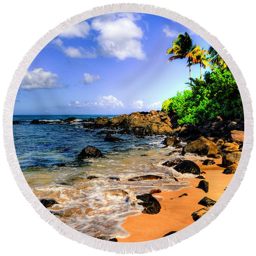 Turtle Beach Laniakea Beach Oahu Hawaii Round Beach Towel featuring the photograph Laniakea Beach #1 by Kelly Wade