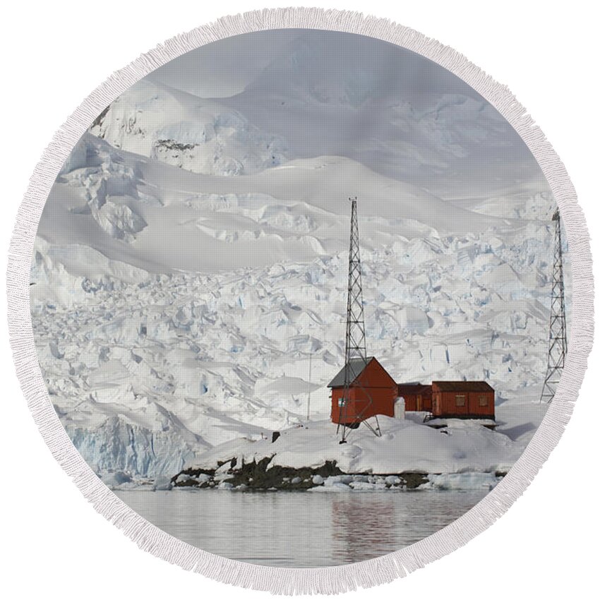 Almirante Brown Round Beach Towel featuring the photograph Almirante Brown Research Station #1 by John Shaw