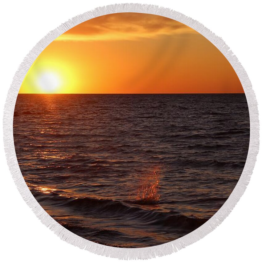 Water Round Beach Towel featuring the photograph Lake Ontario Sunset #1 by Jemmy Archer