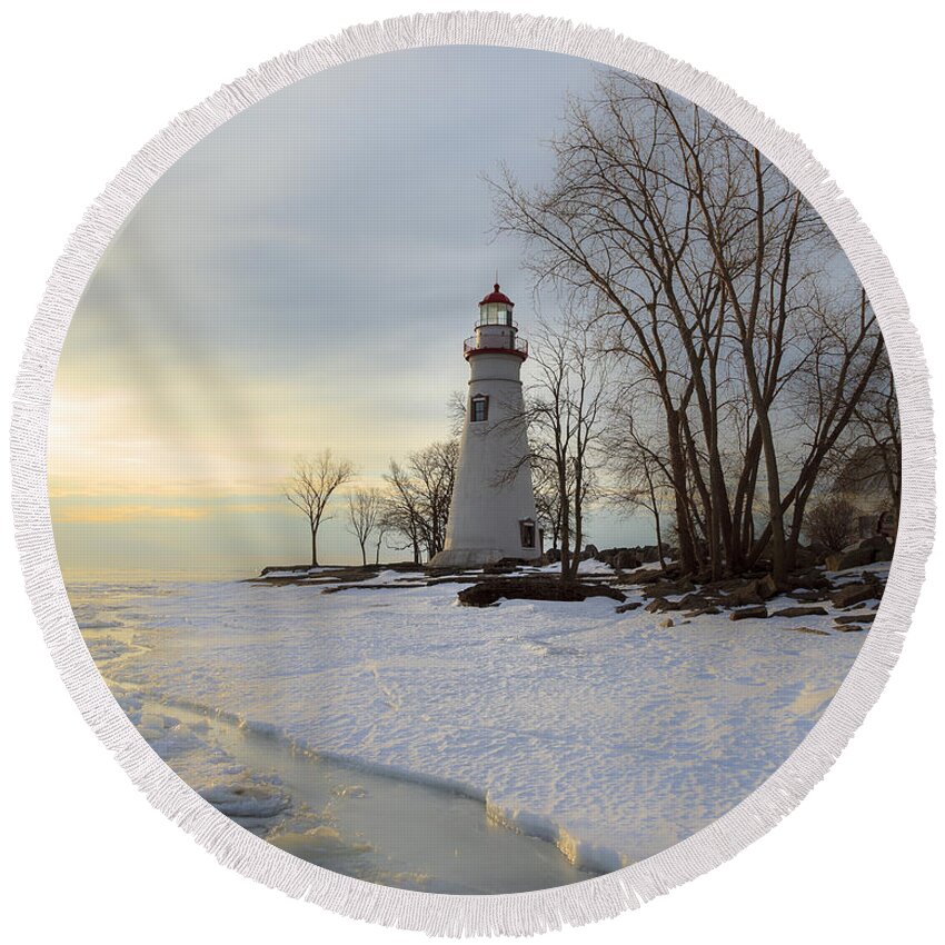 Erie Round Beach Towel featuring the photograph Marblehead Lighthouse Winter Sunrise #1 by Jack R Perry