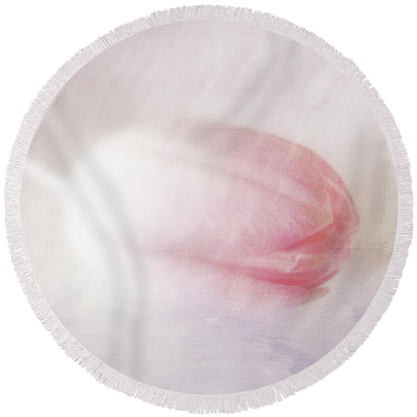 Tulip Round Beach Towel featuring the photograph Pretty in Pink #1 by Lynn Bolt