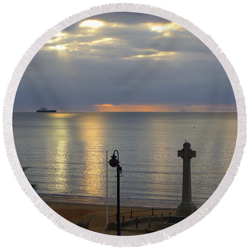 Isle Of Wight Round Beach Towel featuring the photograph Sandown Sunrise #1 by Jeremy Hayden