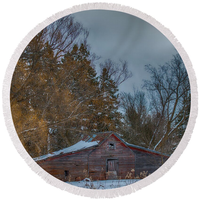 Old Barn Round Beach Towel featuring the photograph Small Barn #1 by Paul Freidlund