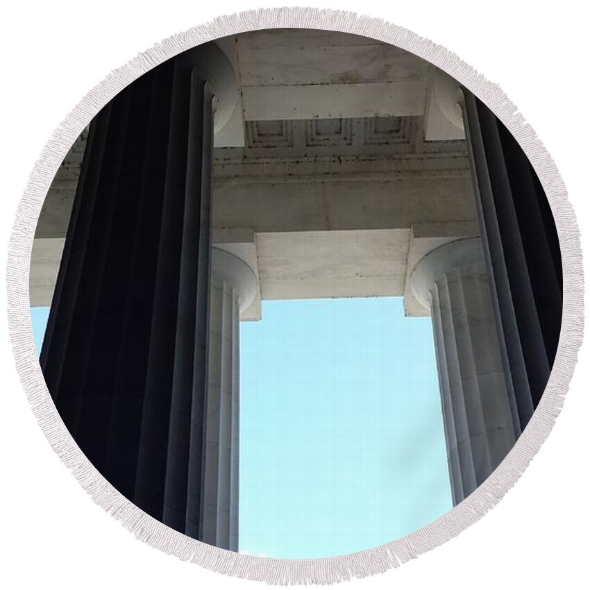 Washington Round Beach Towel featuring the photograph Lincoln Memorial #10 by Kenny Glover
