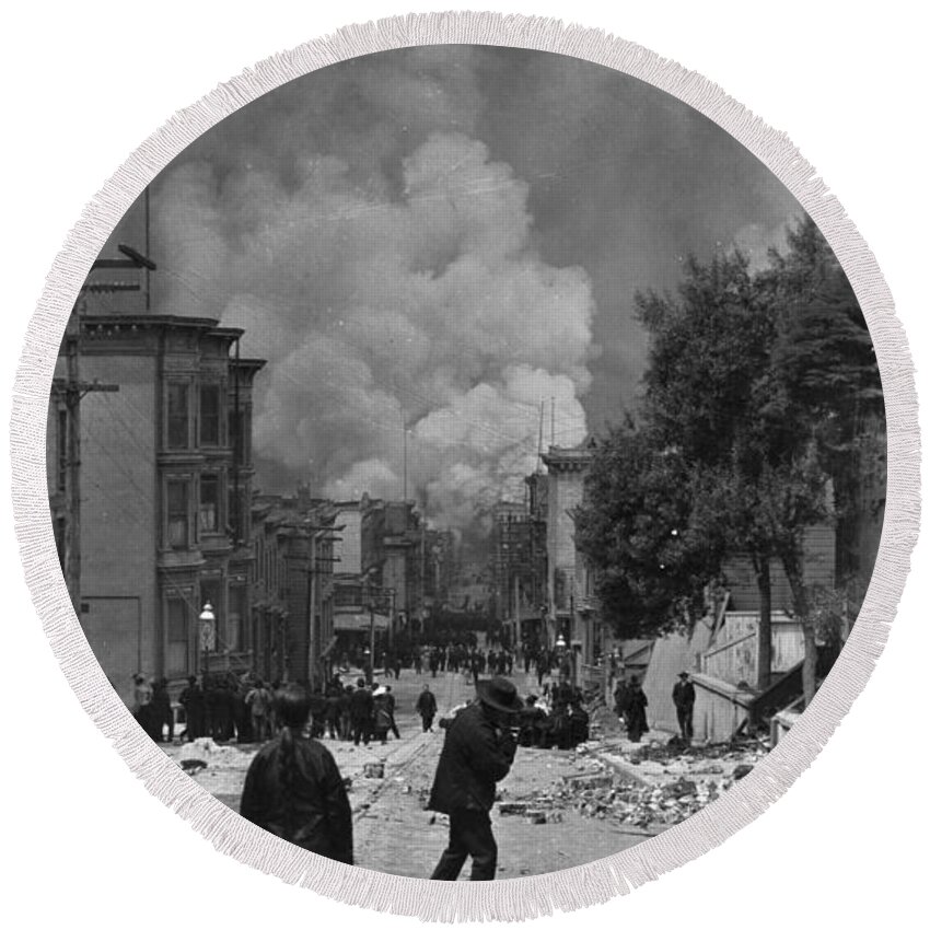 1906 Round Beach Towel featuring the photograph San Francisco Earthquake #18 by Granger