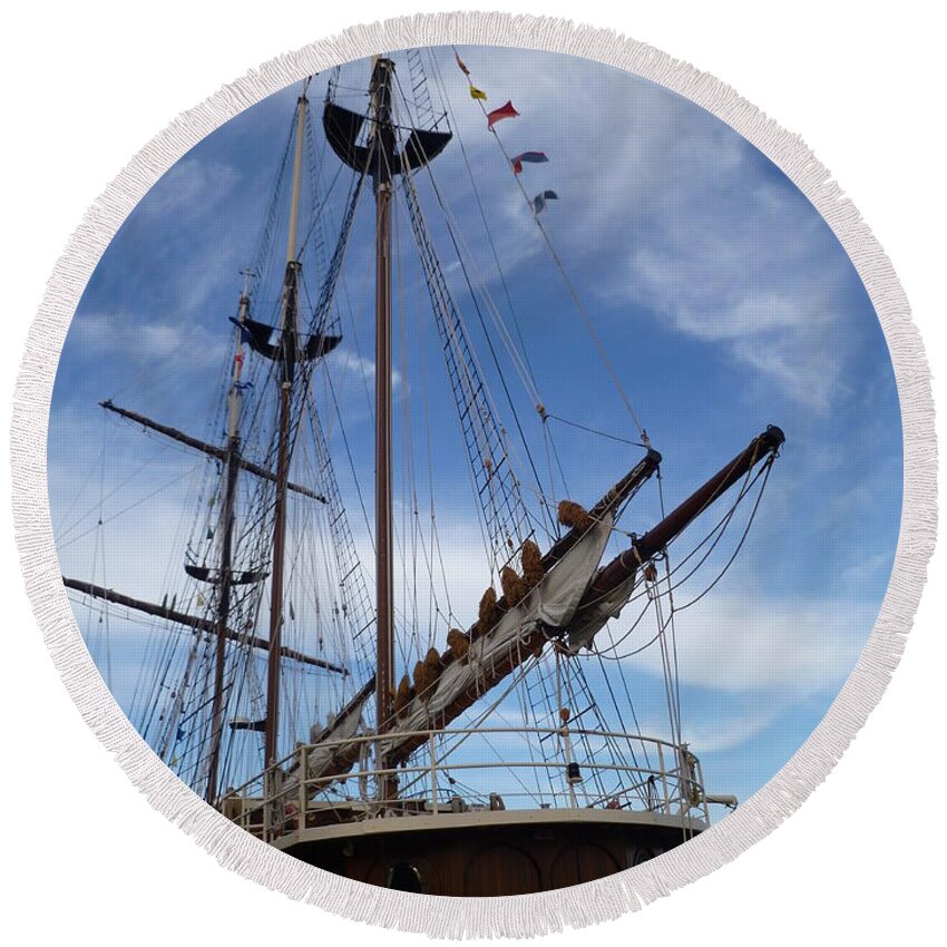 Ship Round Beach Towel featuring the photograph 1812 Tall Ships Peacemaker by Lingfai Leung
