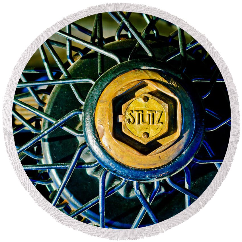 1925 Stutz Series 695h Speedway Six Torpedo Tail Speedster Wheel Emblem Round Beach Towel featuring the photograph 1925 Stutz Series 695H Speedway Six Torpedo Tail Speedster Wheel Emblem -0212c by Jill Reger