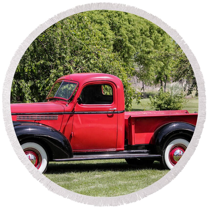 1946 Chevrolet Round Beach Towel featuring the photograph 1946 Chevy Pickup by E Faithe Lester